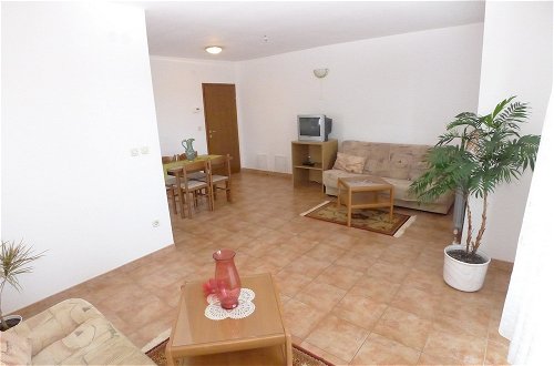 Photo 5 - Four Person Apartment With One Bedroom Located Near Beach