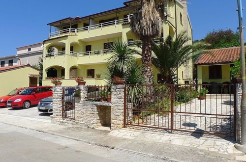 Foto 14 - Four Person Apartment With One Bedroom Located Near Beach