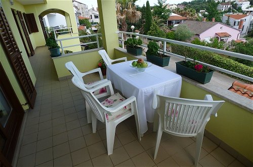 Foto 6 - Four Person Apartment With One Bedroom Located Near Beach