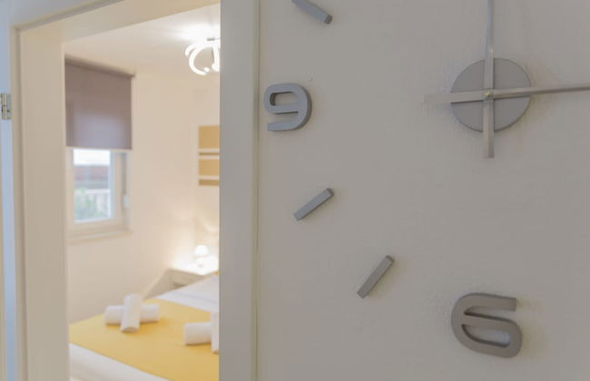 Lux Apartments - Photo 3