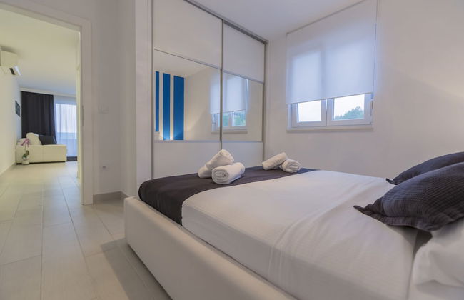 Lux Apartments - Photo 29