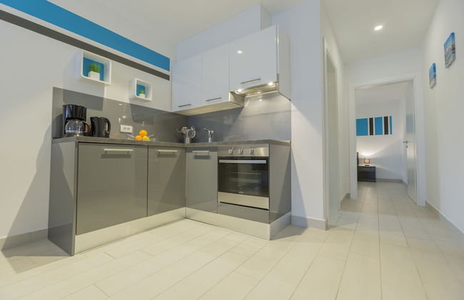 Lux Apartments - Photo 35