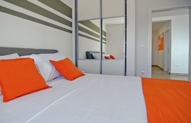 Lux Apartments - Photo 19