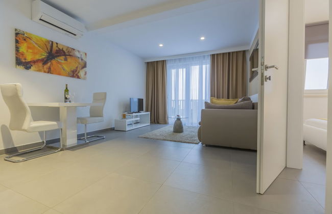 Lux Apartments - Photo 42