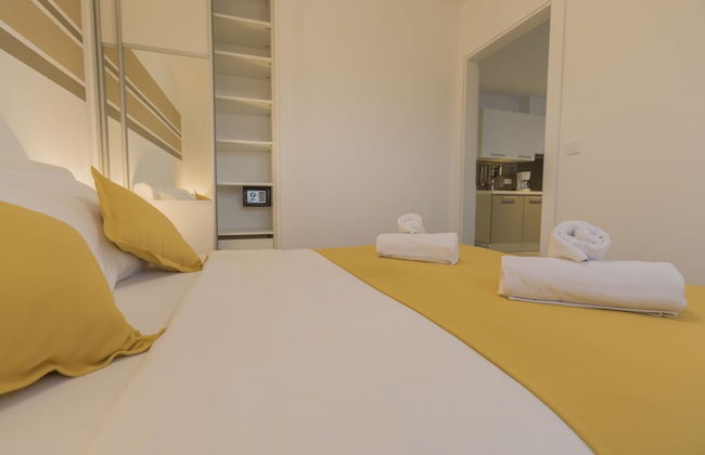 Lux Apartments - Photo 6