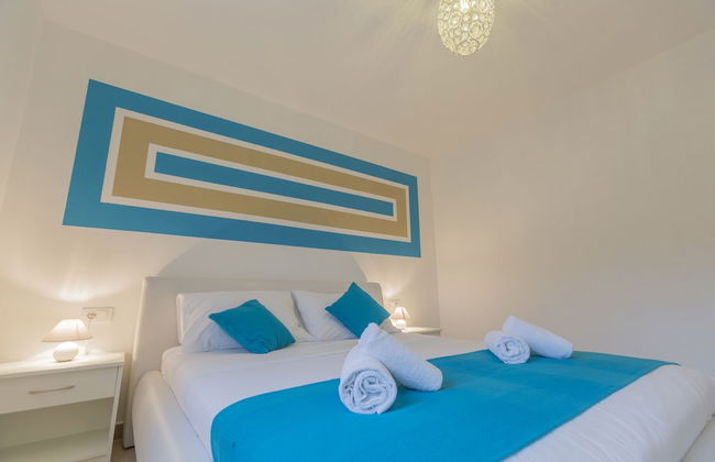 Lux Apartments - Photo 24