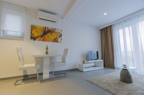 Photo 4 - Lux Apartments