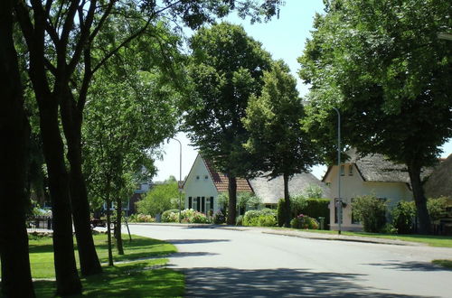 Photo 30 - Attractive Holiday Home With Jetty