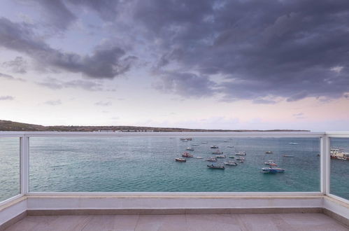 Foto 1 - Seafront Penthouse w Unobstructed Sea Views