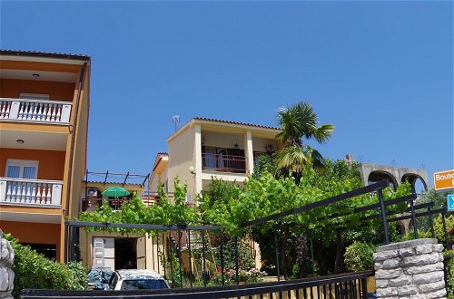 Photo 12 - Boutique Apartment in Pjescana Uvala With Balcony