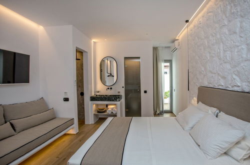 Photo 3 - Levantes Luxury Suites II