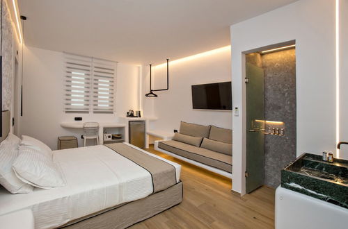 Photo 4 - Levantes Luxury Suites II