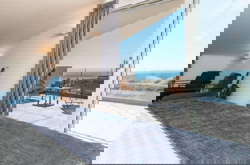 Foto 6 - Villa with Swimming Pool, Outdoor Kitchen, Sauna, Hot Tub, Play Area, Sea View