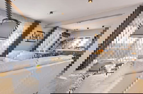Foto 16 - Villa with Swimming Pool, Outdoor Kitchen, Sauna, Hot Tub, Play Area, Sea View