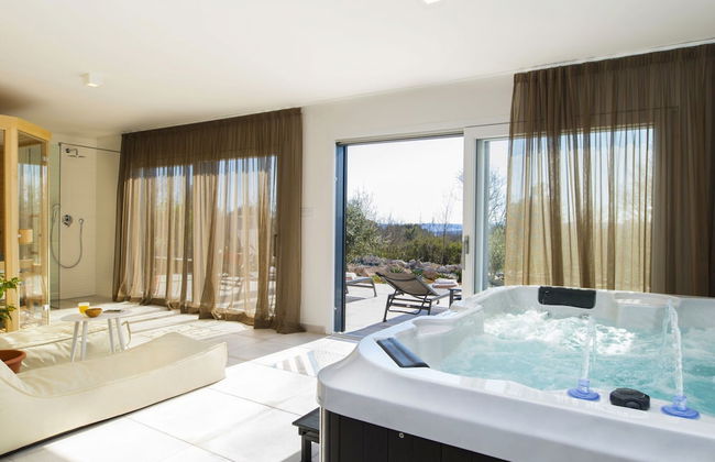 Villa with Swimming Pool, Outdoor Kitchen, Sauna, Hot Tub, Play Area, Sea View - Foto 24