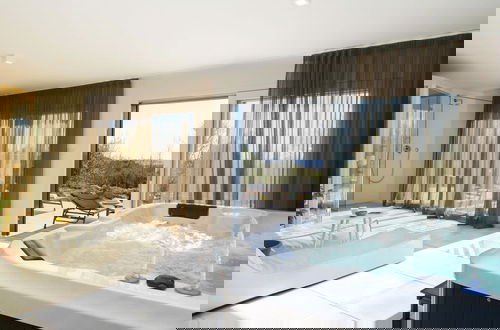 Foto 24 - Villa with Swimming Pool, Outdoor Kitchen, Sauna, Hot Tub, Play Area, Sea View