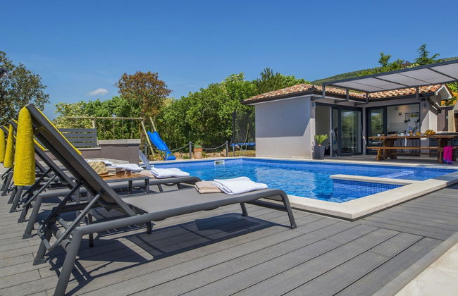 Villa with Swimming Pool, Outdoor Kitchen, Sauna, Hot Tub, Play Area, Sea View - Foto 36