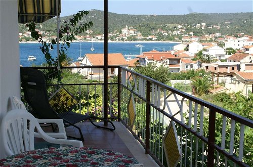 Photo 9 - Charming Apartment in Vinisce With Jetty