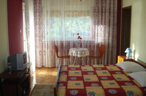 Photo 3 - Charming Apartment in Vinisce With Jetty