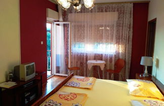 Photo 3 - Charming Apartment in Vinisce With Jetty