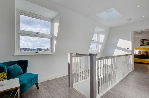 Photo 12 - Contemporary 3-bed Apartment in Fulham, London