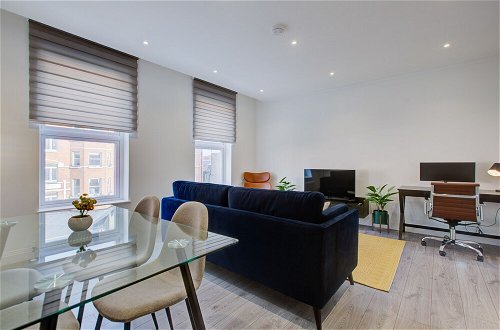 Foto 15 - Contemporary 3-bed Apartment in Fulham, London