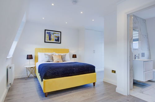 Photo 3 - Contemporary 3-bed Apartment in Fulham, London