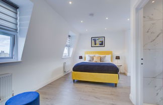 Photo 2 - Contemporary 3-bed Apartment in Fulham, London