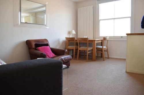 Photo 11 - Bright 2 Bedroom Flat - Short Walk to Notting Hill