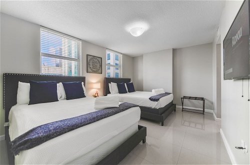 Photo 8 - 3 Bedroom Apartment on Brickell