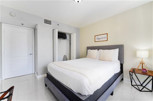 Photo 4 - 3 Bedroom Apartment on Brickell