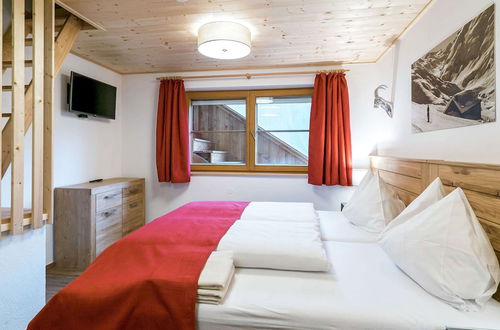 Photo 2 - Luxurious Apartment in Saalbach-hinterglemm Near Ski Area