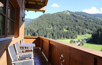 Foto 1 - Spacious Chalet near Ski Area in Saalbach-Hinterglemm