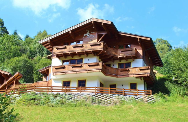 Luxurious Apartment in Saalbach-hinterglemm Near Ski Area - Photo 1