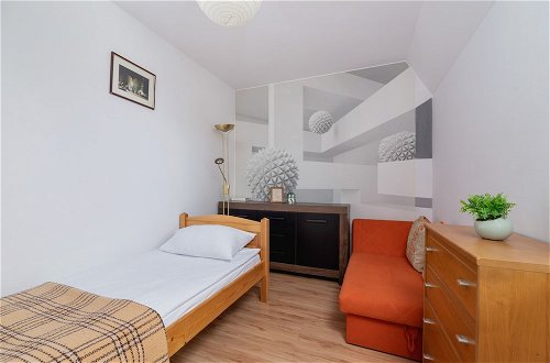 Foto 5 - Nowotarska With 2 Bedrooms by Renters