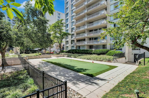 Photo 32 - Stylish Condo in Crystal City