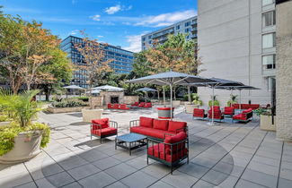 Photo 3 - Elegant apt with great Crystal City view