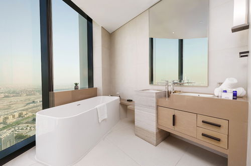 Foto 29 - Maison Privee - Lavish Apt w/ Stellar Ocean Views in Address JBR