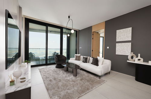 Foto 16 - Maison Privee - Lavish Apt w/ Stellar Ocean Views in Address JBR