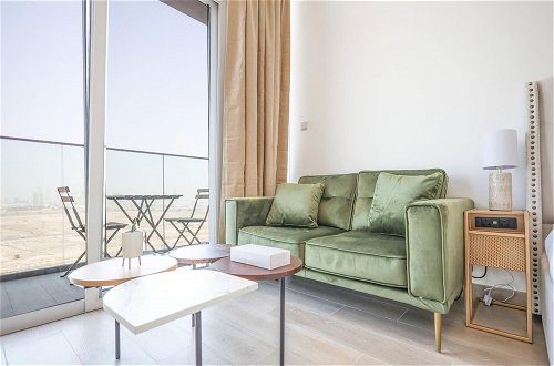 Photo 3 - Elite LUX Holiday Homes - Sleek Modern Luxurious Studio in JVC Dubai