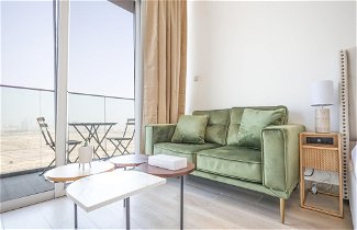 Foto 3 - Elite LUX Holiday Homes - Sleek Modern Luxurious Studio in JVC Dubai