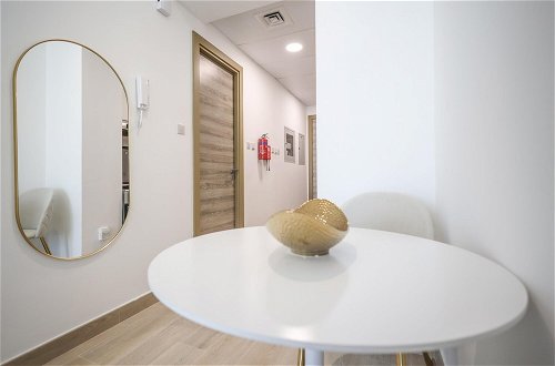 Photo 12 - Elite LUX Holiday Homes - Sleek Modern Luxurious Studio in JVC Dubai