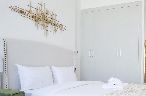 Foto 9 - Elite LUX Holiday Homes - Sleek Modern Luxurious Studio in JVC Dubai