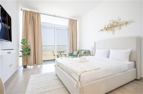 Foto 1 - Elite LUX Holiday Homes - Sleek Modern Luxurious Studio in JVC Dubai