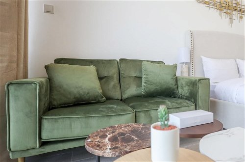 Photo 6 - Elite LUX Holiday Homes - Sleek Modern Luxurious Studio in JVC Dubai