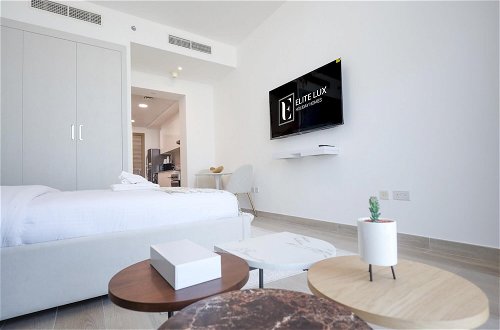 Photo 8 - Elite LUX Holiday Homes - Sleek Modern Luxurious Studio in JVC Dubai