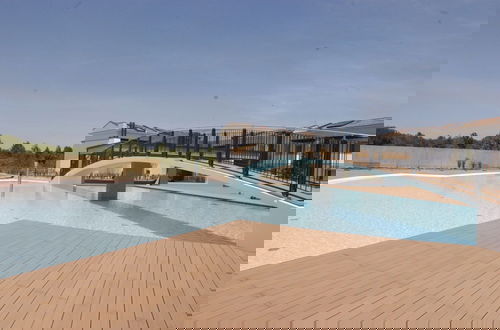 Foto 8 - Recently Built row House With Huge Swimming Pool