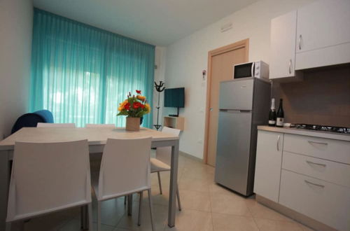 Foto 4 - Charming Flat for up to 6 Guests Near the Beach