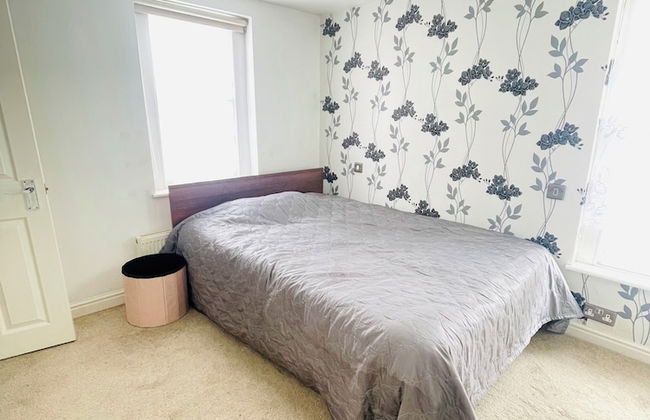 Immaculate 3-bed House in Waltham Cross - Foto 1
