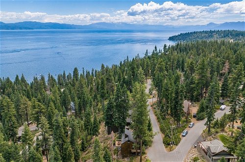 Foto 36 - Lake Tahoe Luxury Cabin by Avantstay Lake View